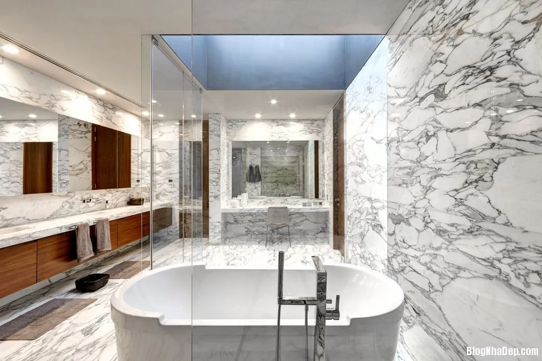 deep modern soaking tub Biệt thự hiện đại thanh lịch từ kiến trúc sư Elias Rizo