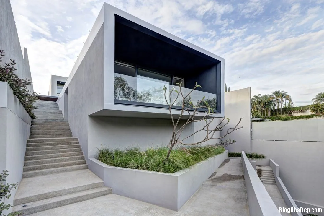 modern concrete stairs Biệt thự hiện đại thanh lịch từ kiến trúc sư Elias Rizo