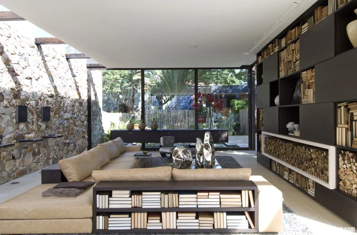 living area with view of yard and stone wall Biệt thự tuyệt đẹp với không gian liên kết trong và ngoài