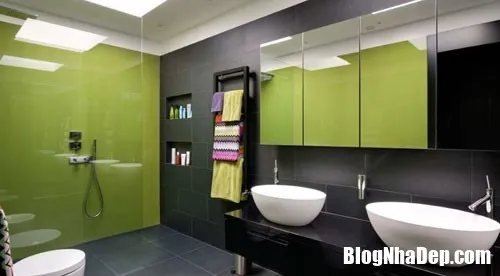 Những sắc màu rực rỡ gây ấn tượng cho phòng tắm