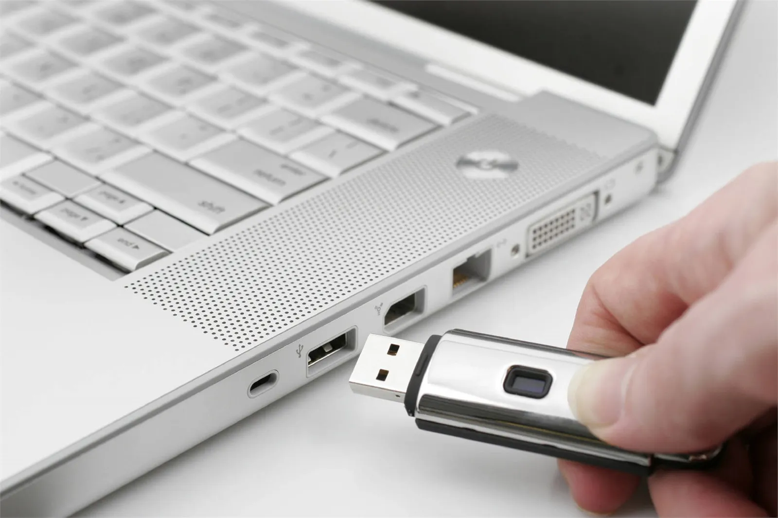 4 cách khắc phục lỗi máy tính nhận USB nhưng không hiển thị file và dữ liệu