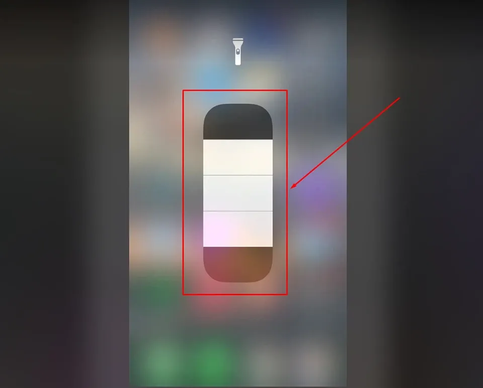 Bạn đã biết cách bật và chỉnh độ sáng đèn pin iPhone chưa?
