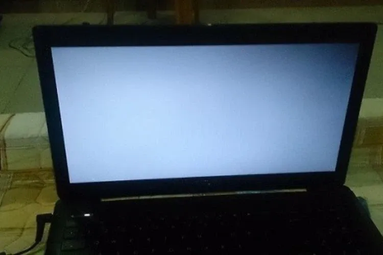 Bật mí nguyên nhân và cách khắc phục màn hình laptop bị đen 1 góc hiệu quả bất ngờ