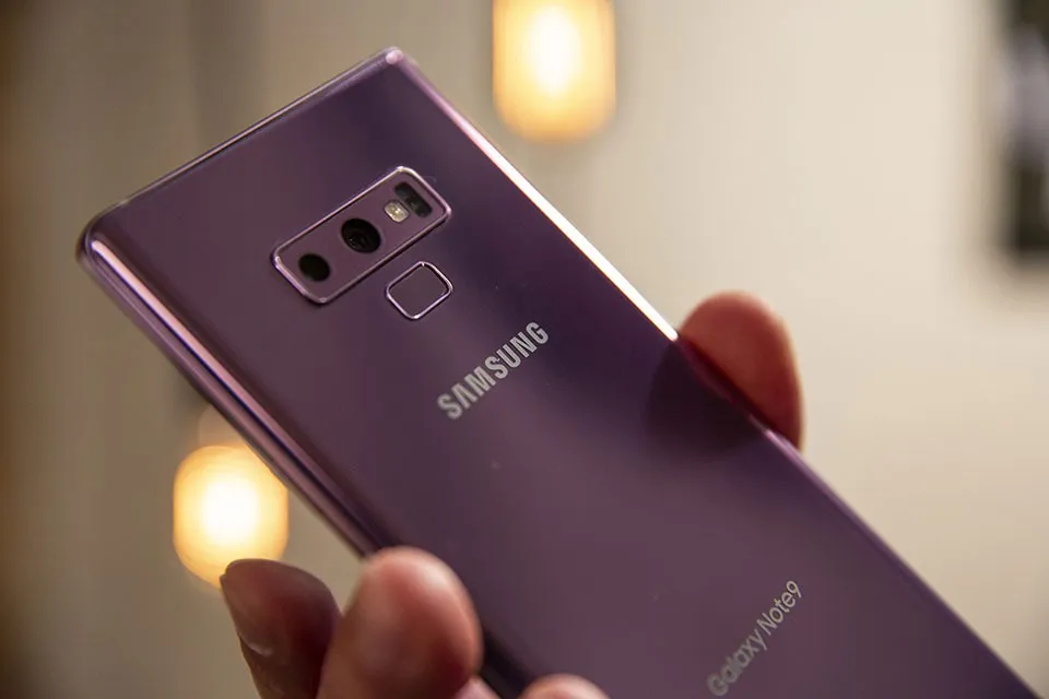 Bật tính năng vuốt thông báo ở Galaxy Note 9 bằng cảm biến vân tay