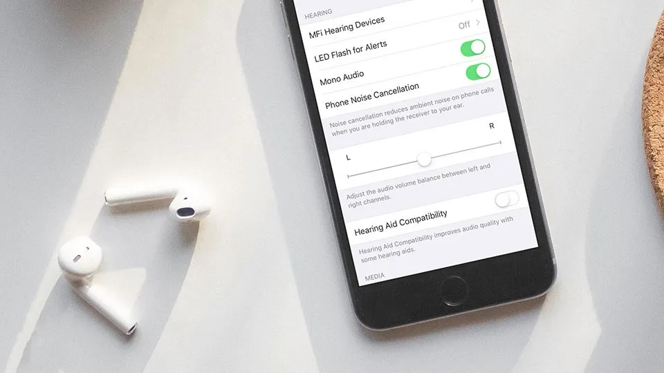 Cách bật âm thanh mono cho AirPods trên iPhone và iPad