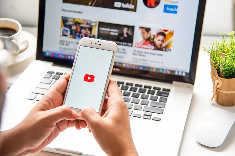 Cách bật, tắt và tùy chỉnh hiển thị phụ đề YouTube trên điện thoại