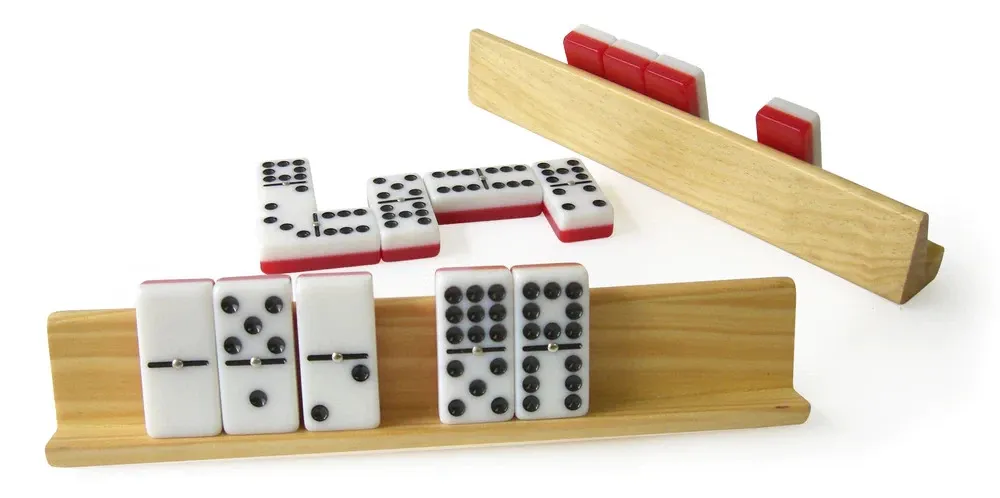 Cách chơi domino: Hướng dẫn cơ bản cho 2-4 người chơi