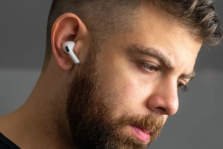 Cách đeo tai nghe Bluetooth thoải mái và phù hợp tùy theo kiểu dáng