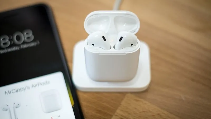 Cách kết nối hai AirPods với iPhone để chia sẻ nhạc trên iOS 13