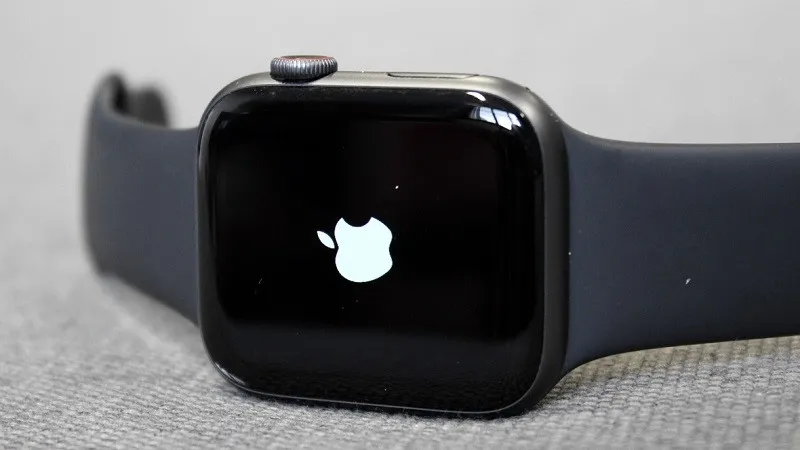 Cách khởi động lại Apple Watch