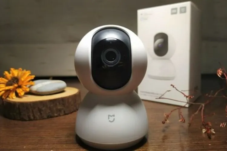 Cách lắp thẻ nhớ vào camera Xiaomi để lưu trữ và theo dõi hình ảnh