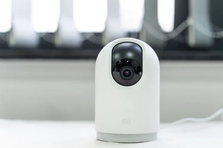 Cách lắp thẻ nhớ vào camera Xiaomi để lưu trữ và theo dõi hình ảnh