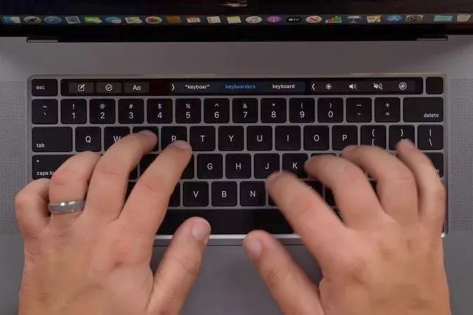 Cách vệ sinh bàn phím, Trackpad của MacBook