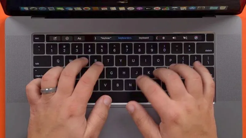 Cách vệ sinh bàn phím, Trackpad của MacBook