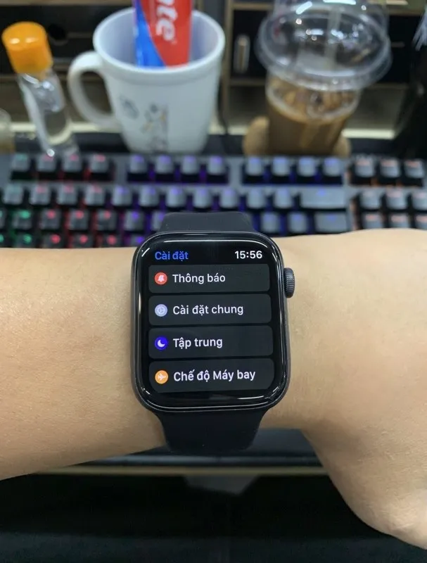 Chỉ với vài thao tác đơn giản, bạn có thể đảo ngược vị trí của Apple Watch