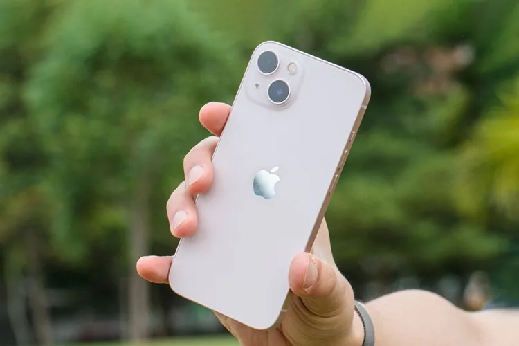 Đâu là mẫu điện thoại iPhone giảm giá Valentine 2024 hấp dẫn nhất?