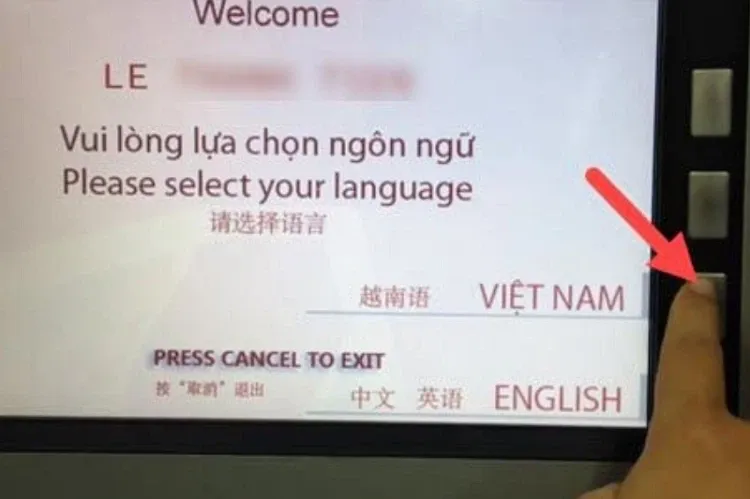 Hướng dẫn 02 cách rút tiền ATM Agribank đúng cách, an toàn, không lo bị “nuốt thẻ”