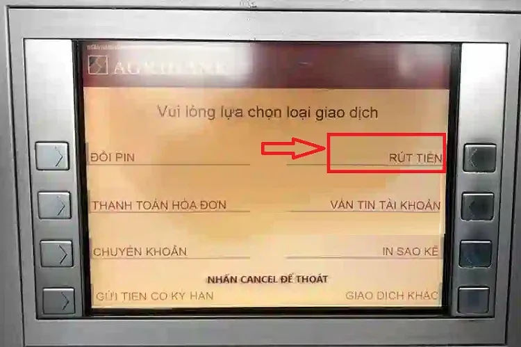 Hướng dẫn 02 cách rút tiền ATM Agribank đúng cách, an toàn, không lo bị “nuốt thẻ”