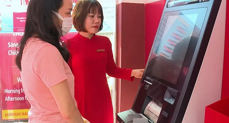 Hướng dẫn 02 cách rút tiền ATM Agribank đúng cách, an toàn, không lo bị “nuốt thẻ”