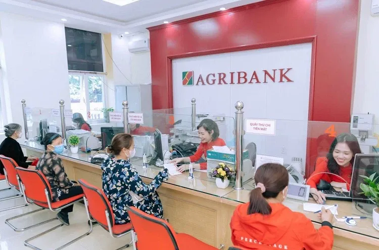 Hướng dẫn 02 cách rút tiền ATM Agribank đúng cách, an toàn, không lo bị “nuốt thẻ”