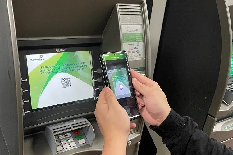 Hướng dẫn cách rút tiền bằng mã QR Vietcombank nhanh chóng, an toàn, không cần thẻ