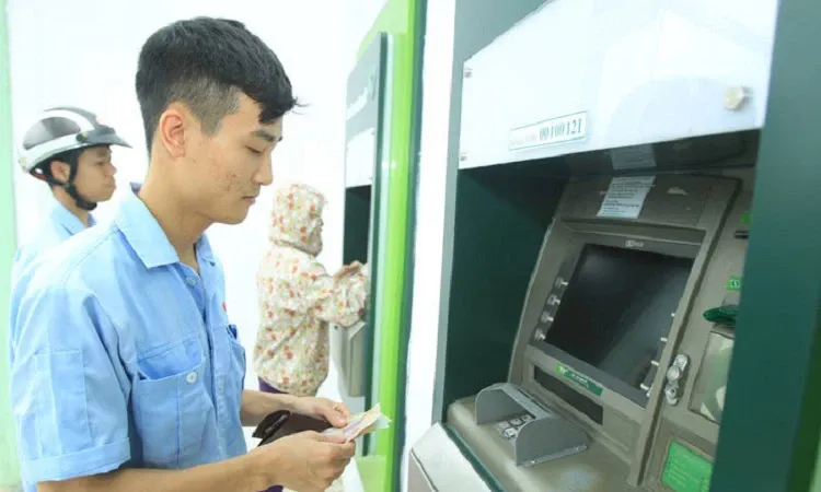 Hướng dẫn cách rút tiền bằng mã QR Vietcombank nhanh chóng, an toàn, không cần thẻ