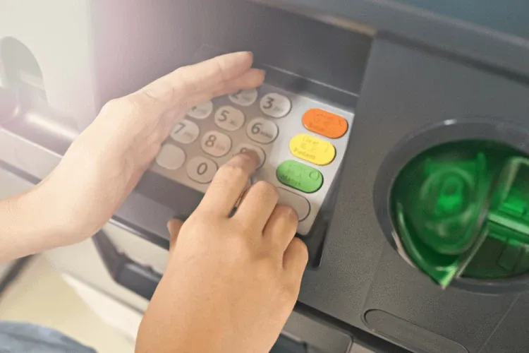 Hướng dẫn chuyển đổi thẻ từ sang thẻ chip Vietcombank miễn phí