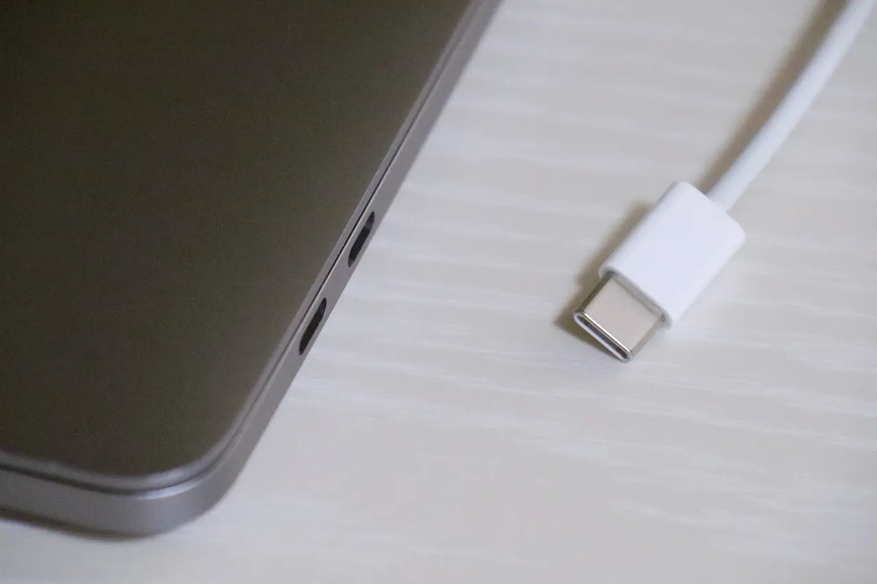 Làm sao biết cáp USB type C có hỗ trợ sạc nhanh không?