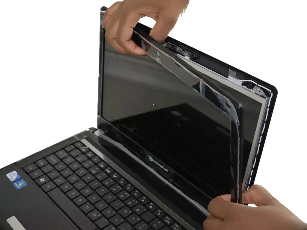 Laptop bị hở vỏ: Nguyên nhân, tác hại và cách giải quyết vấn đề hiệu quả, nhanh gọn