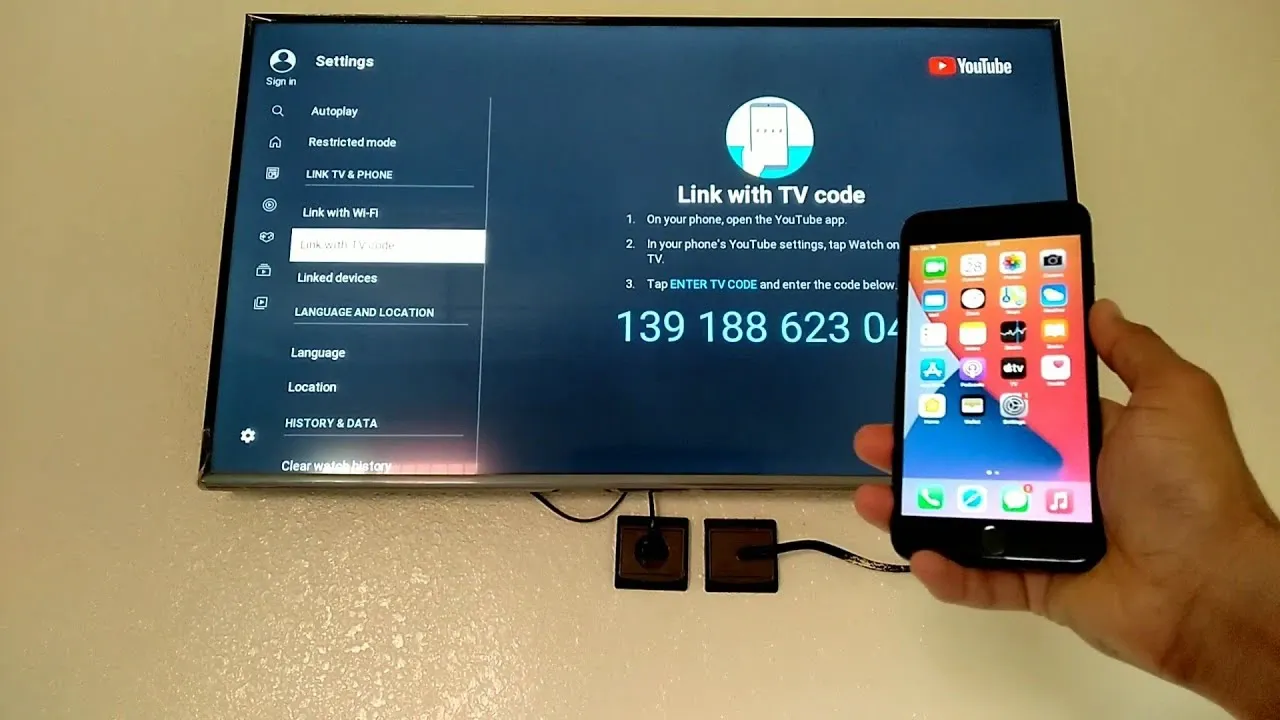 Liên kết bằng mã tivi là gì? Cách lấy mã tivi để chiếu video Youtube từ điện thoại