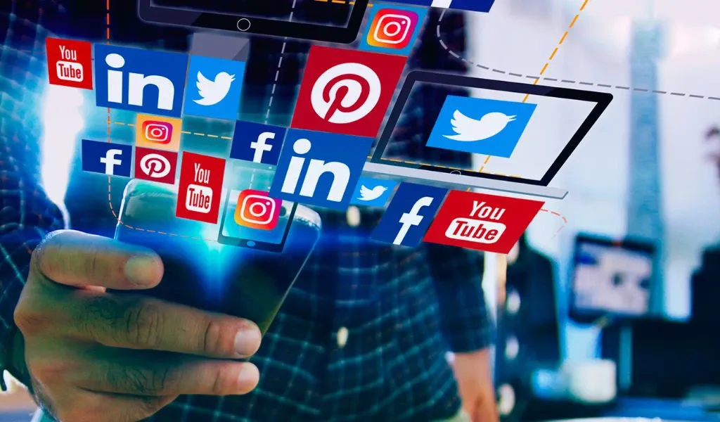 Mass media là gì? Sự khác biệt giữa mass media và social media như thế nào?