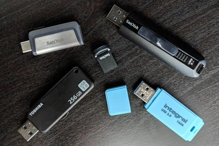 Nên format USB theo định dạng nào? FAT32, NTFS hay exFAT?