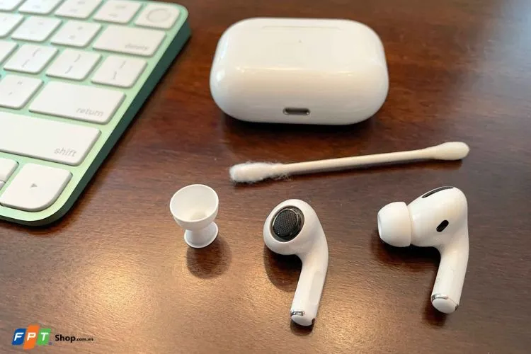 Tai nghe AirPods chỉ nghe được 1 bên? Làm sao để khắc phục?