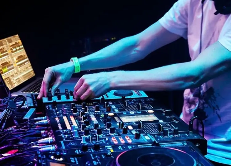 Top 7 Phần mềm chơi DJ trên điện thoại nhiều tiện ích và dễ sử dụng nhất hiện nay